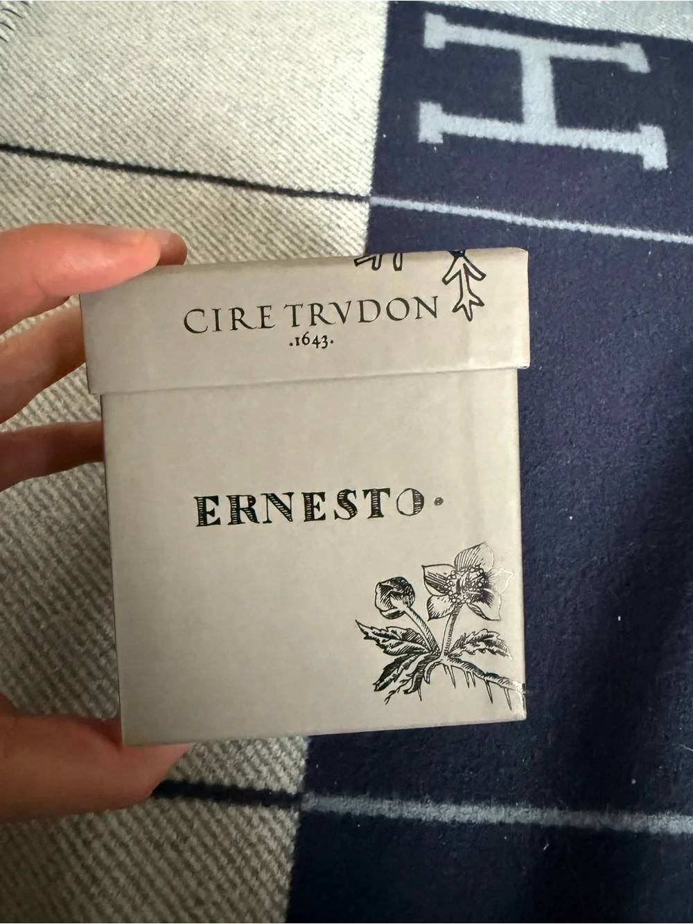 Cire Trudon Holiday Ernesto Candle - Gray/silver